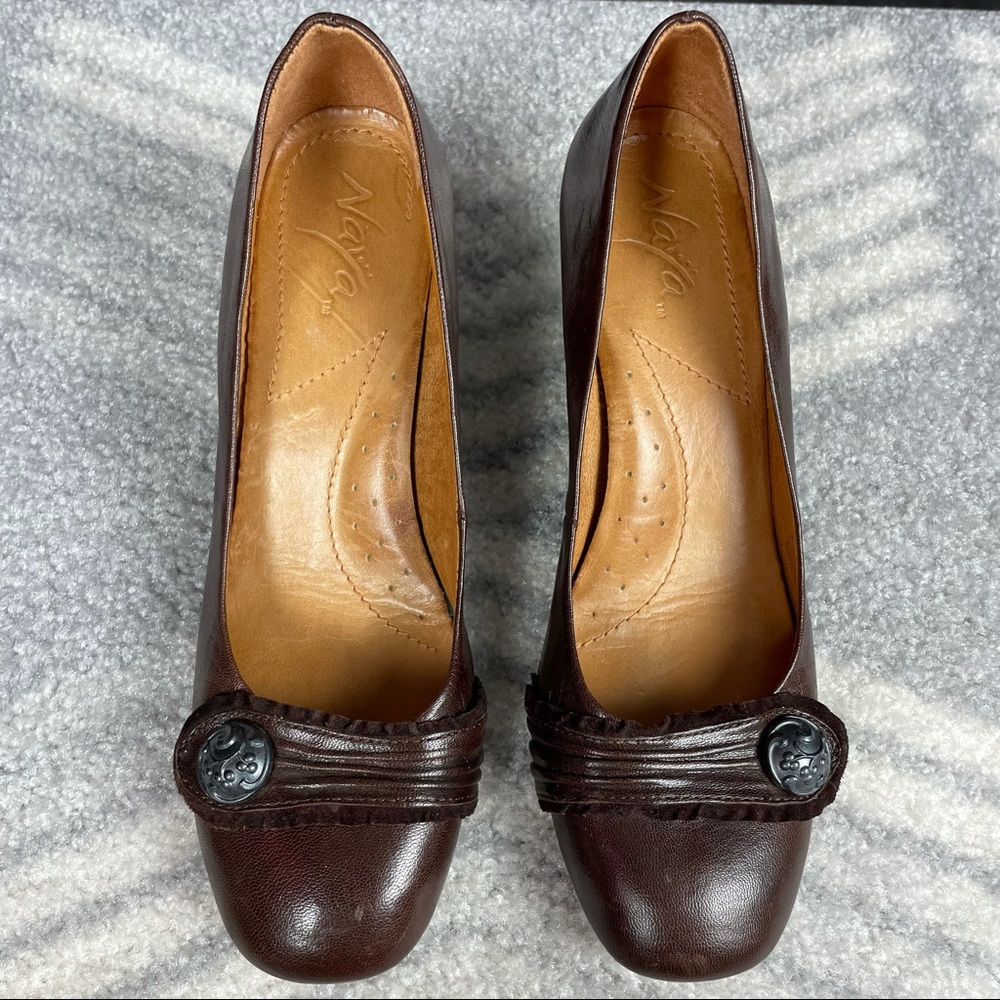 ANTHROPOLOGIE NAYA Daria Leather Rounded Toe Ruffled Button Stacked Wooden Heels - Picture 3 of 9